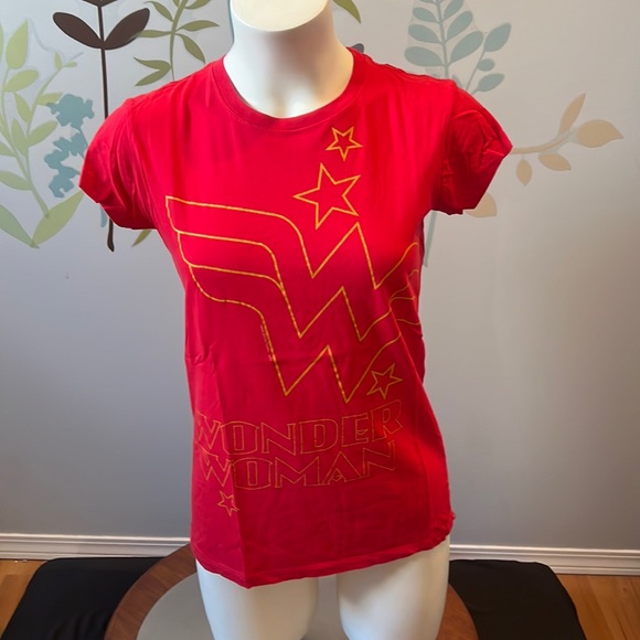 Wonder Woman Large tee shirt - Picture 1 of 9